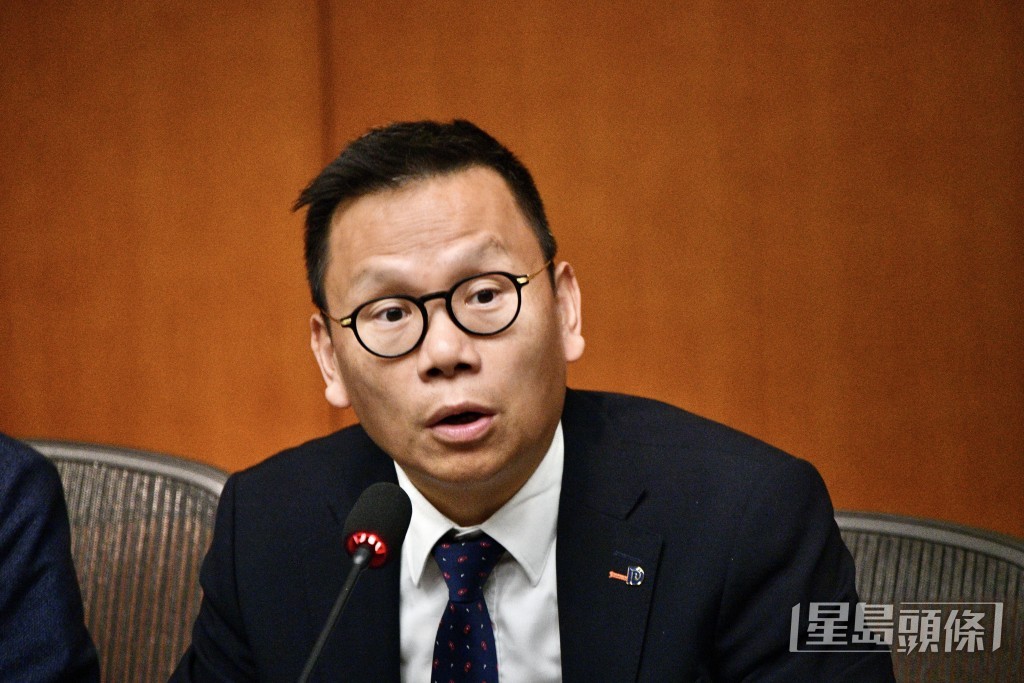 立法會交通事務委員會主席陳恒鑌指,最新法例通過後,有足夠動力讓的士業界提升服務質素。資料圖片 立法會交通事務委員會主席陳恒鑌指,最新法例通過後,有足夠動力讓的士業界提升服務質素。資料圖片