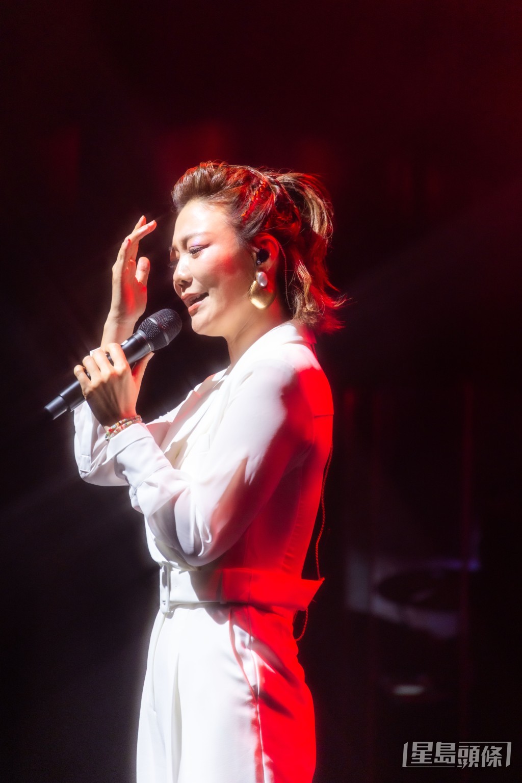 龍婷聲音甜美。