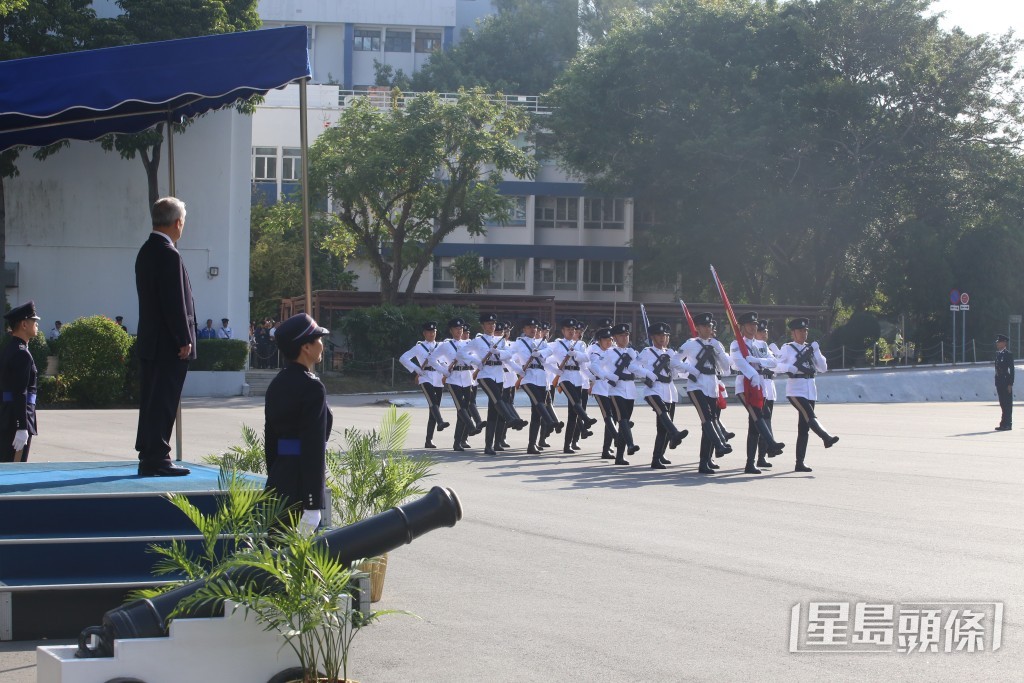 截取通讯及监察事务专员杨振权出席警察学院结业会操。刘汉权摄 截取通讯及监察事务专员杨振权出席警察学院结业会操。刘汉权摄