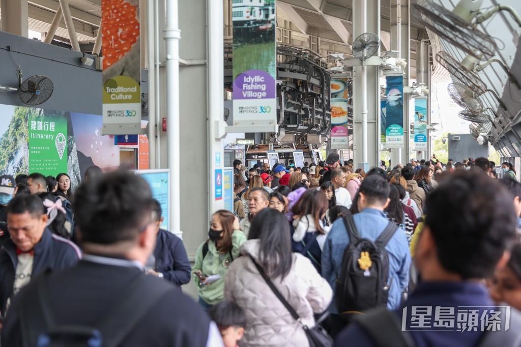 協議經修訂後，下月起本港旅遊等行業的香港企業及專業人士，進入內地市場的門檻將降低。資料圖片