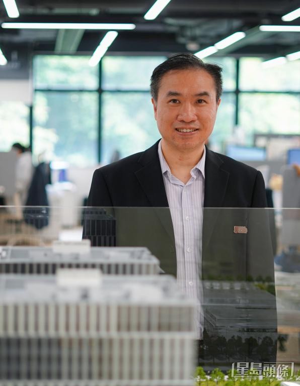 鄭振剛表示,人工智能已帶來革命性轉變,教育界需重新思考教學方式。 鄭振剛表示,人工智能已帶來革命性轉變,教育界需重新思考教學方式。