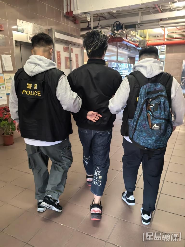 被捕男子带署调查。