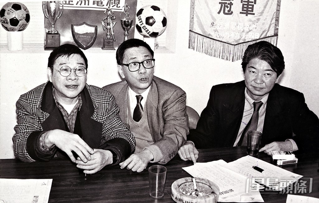 蔡澜（右）与金庸、倪匡（左）、黄霑（中）私交甚笃，四人合称“香港四大才子”，可惜另外三人已相继离世。