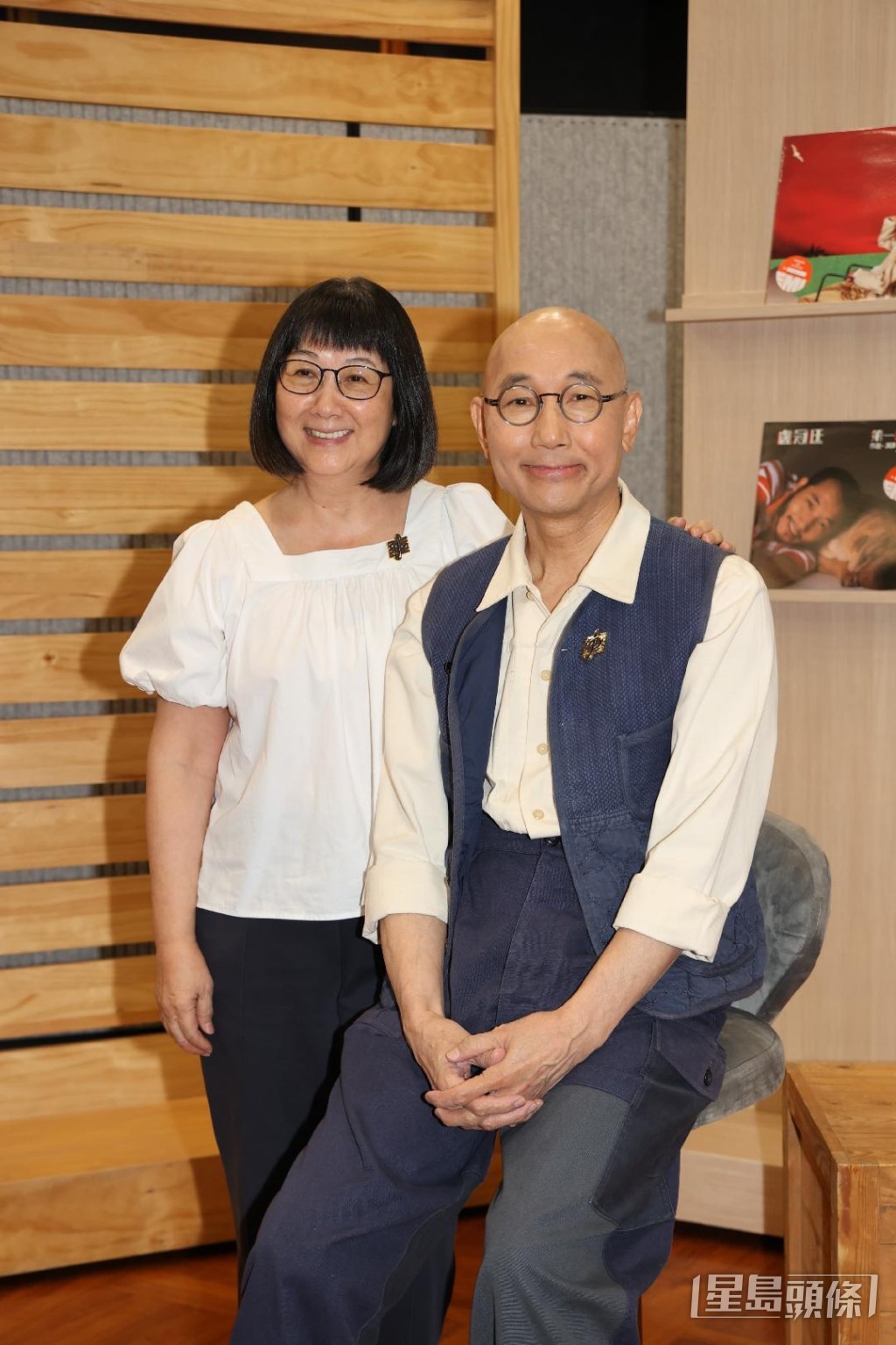 盧冠廷、唐書琛有簡單的快樂，在家中撐枱腳，互相微笑已經很滿足。