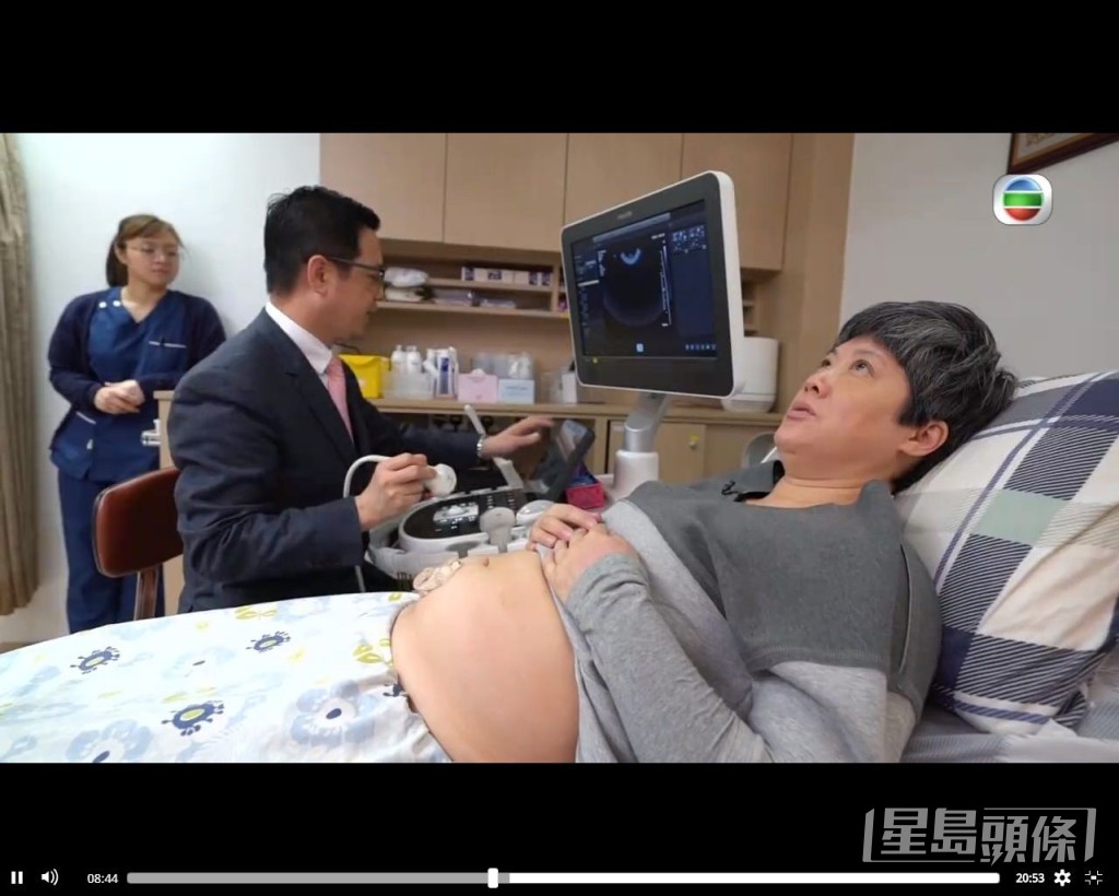 超高齡懷孕的麗麗由醫生監察到實。 超高齡懷孕的麗麗由醫生監察到實。