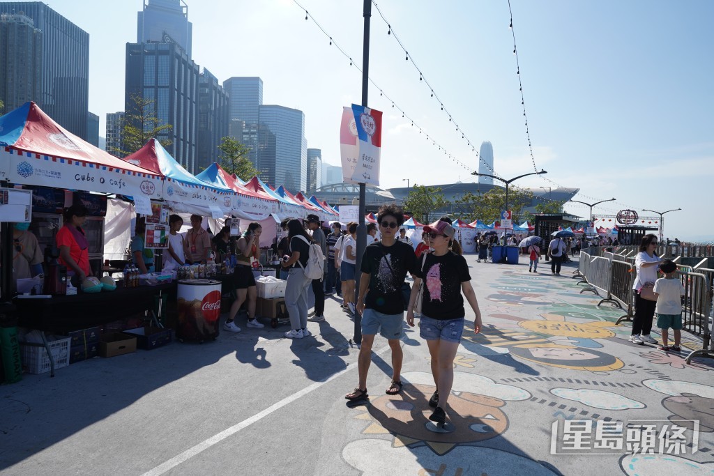 下午3時左右,夜市的人流量不算大。葉偉豪攝 下午3時左右,夜市的人流量不算大。葉偉豪攝