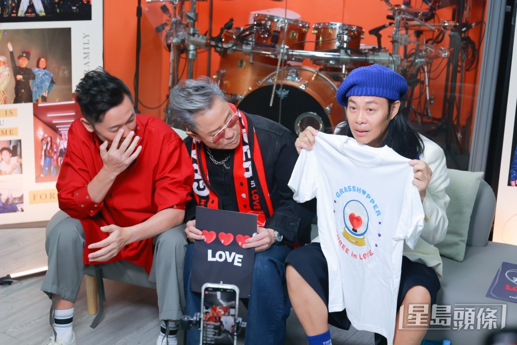 草蜢团队推出白色Tee。 草蜢团队推出白色Tee。
