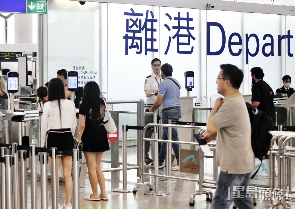 葉卓銘表示按照數據,今個暑假外遊酒店預定量(包括內地及海外)增加3成。 葉卓銘表示按照數據,今個暑假外遊酒店預定量(包括內地及海外)增加3成。