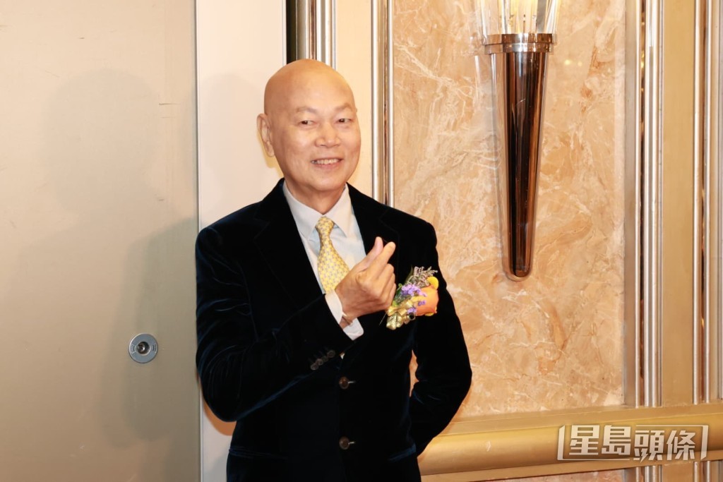 家英哥大派心心。 家英哥大派心心。