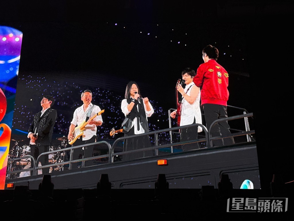 五月天說:「每年五月之約是最珍貴的紀念,香港!我們回來了。」 五月天說:「每年五月之約是最珍貴的紀念,香港!我們回來了。」