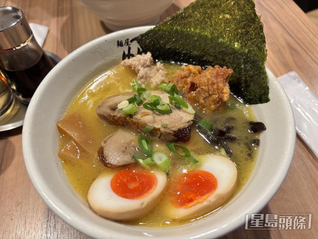 有本地拉麵店以秘製湯底成為「人龍」食店。 有本地拉麵店以秘製湯底成為「人龍」食店。