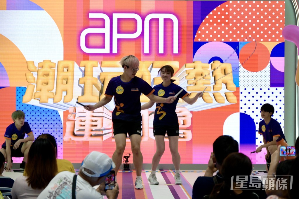 觀塘apm商場舉行《apm-齊撐巴黎盛事周末集氣日》，現場有花式跳繩表演。