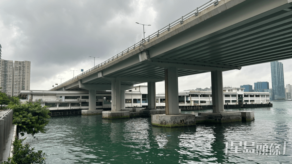 事發地點為北角匯對開海面。蔡楚輝攝 事發地點為北角匯對開海面。蔡楚輝攝
