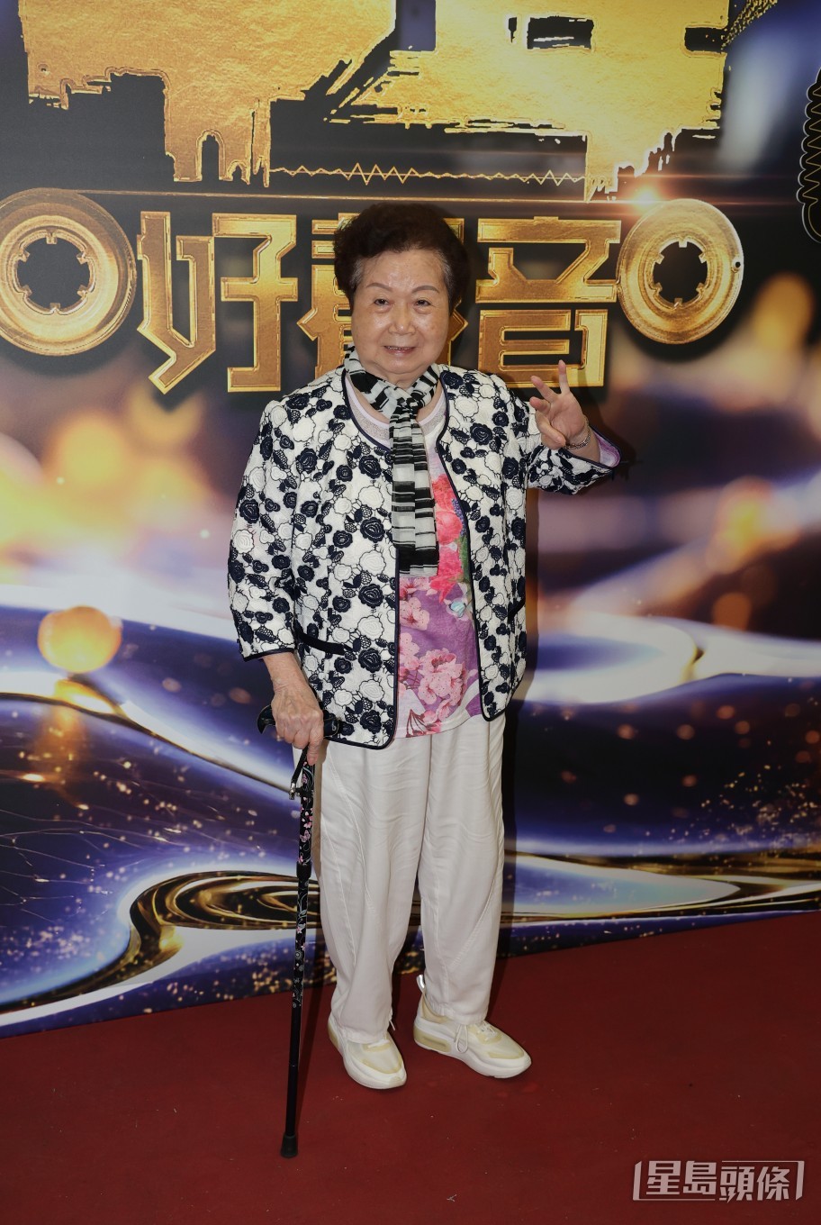 82歲的賴群玉婆婆在面試中清唱。