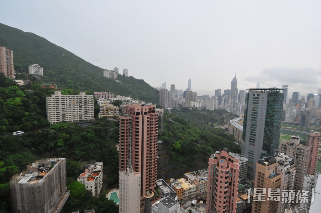 佘詩曼於2013年約4千萬購紀雲峰物業。