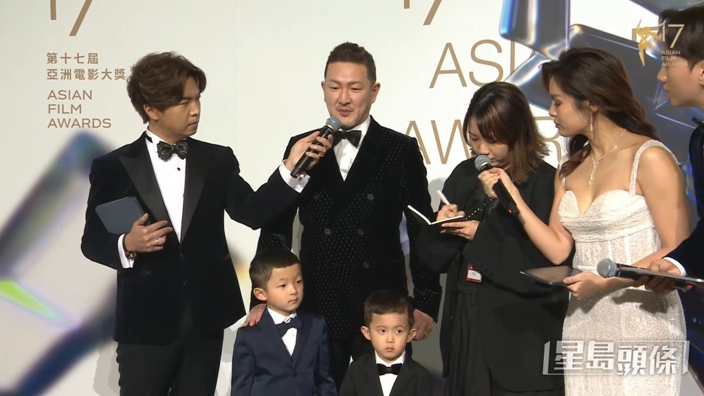 中村狮童与两子一同现身。 中村狮童与两子一同现身。
