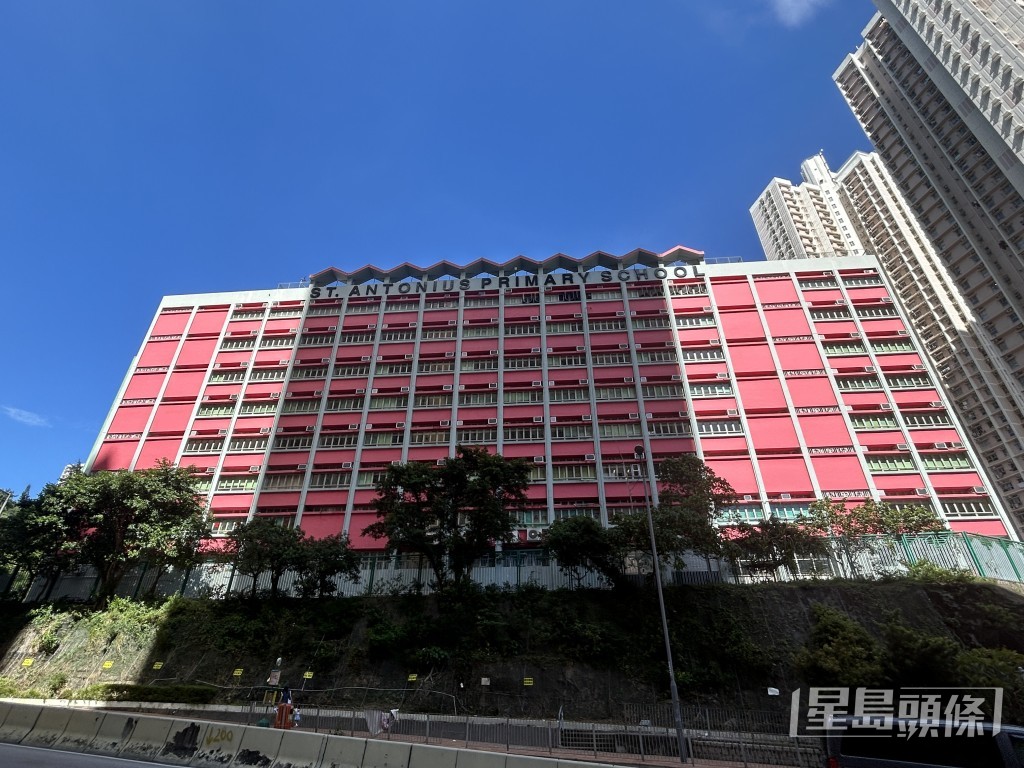 小學職員報警指有8歲男生手腳受傷。林思明攝 小學職員報警指有8歲男生手腳受傷。林思明攝