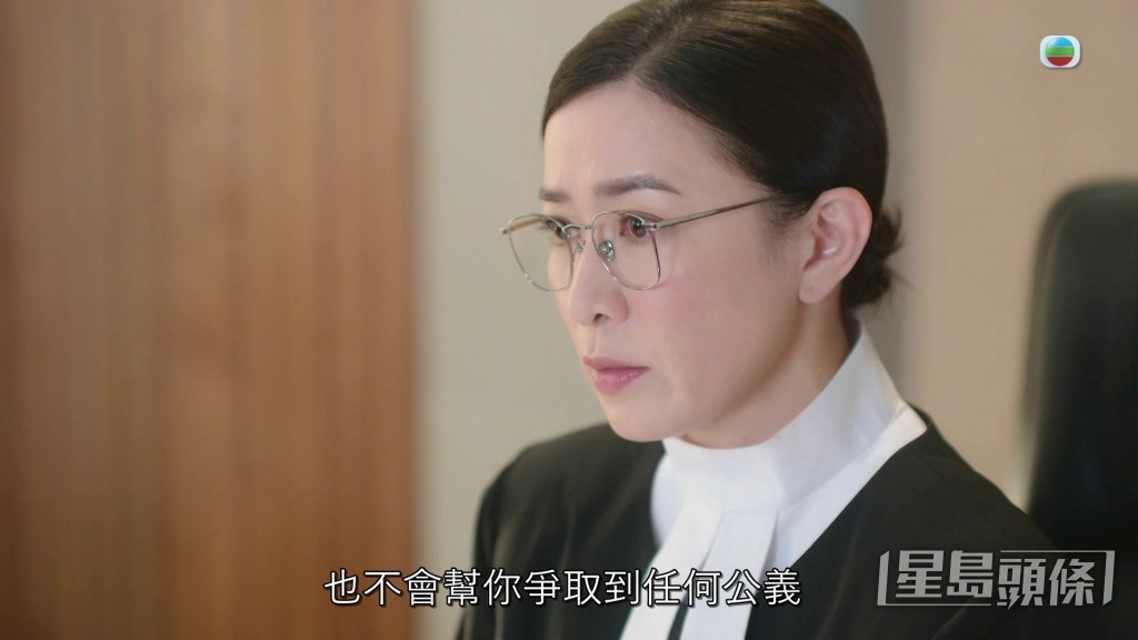 言官（佘诗曼）大为头痛。