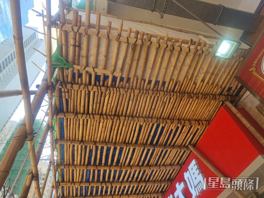 帆布可防止工具、沙石及雜物掉落砸傷途人。