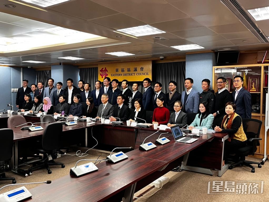 東區30位區議員中,有20位「全勤」出席去年所有會議。 東區30位區議員中,有20位「全勤」出席去年所有會議。