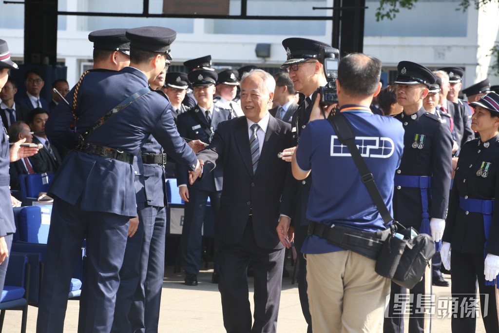截取通讯及监察事务专员杨振权出席警察学院结业会操。刘汉权摄 截取通讯及监察事务专员杨振权出席警察学院结业会操。刘汉权摄