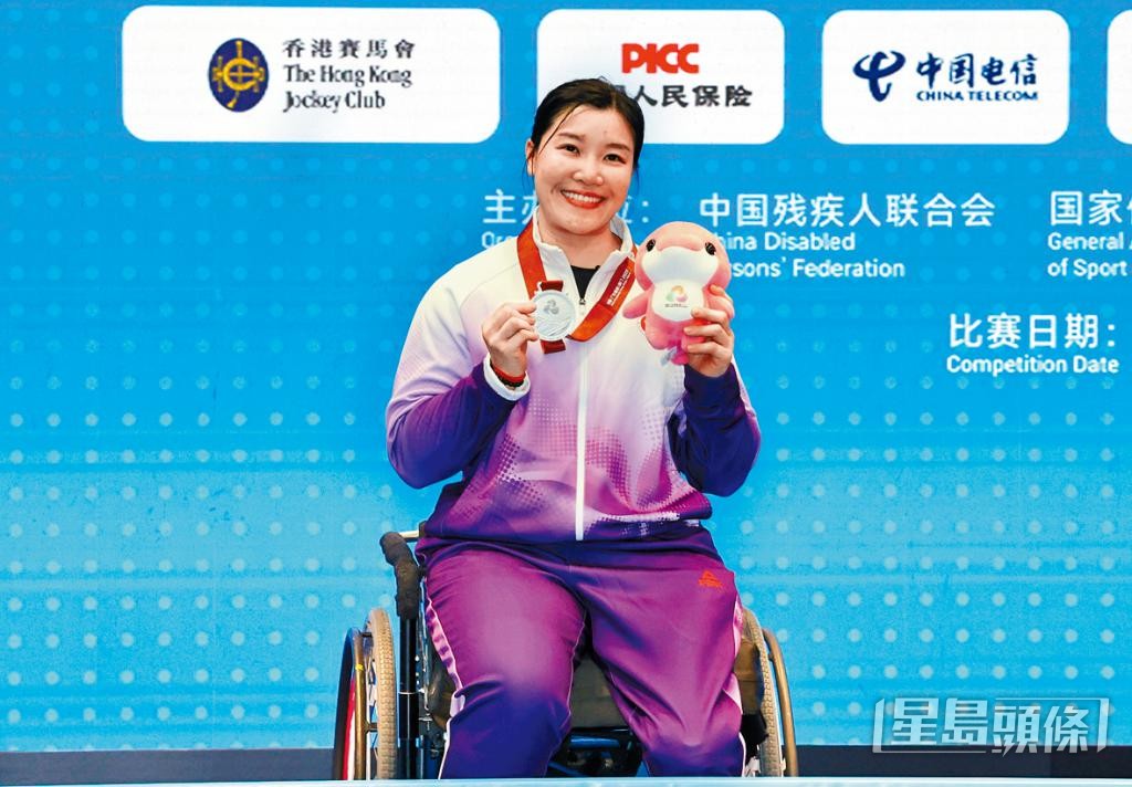 余翠怡是本港殘疾人劍擊的代表人物。 余翠怡是本港殘疾人劍擊的代表人物。
