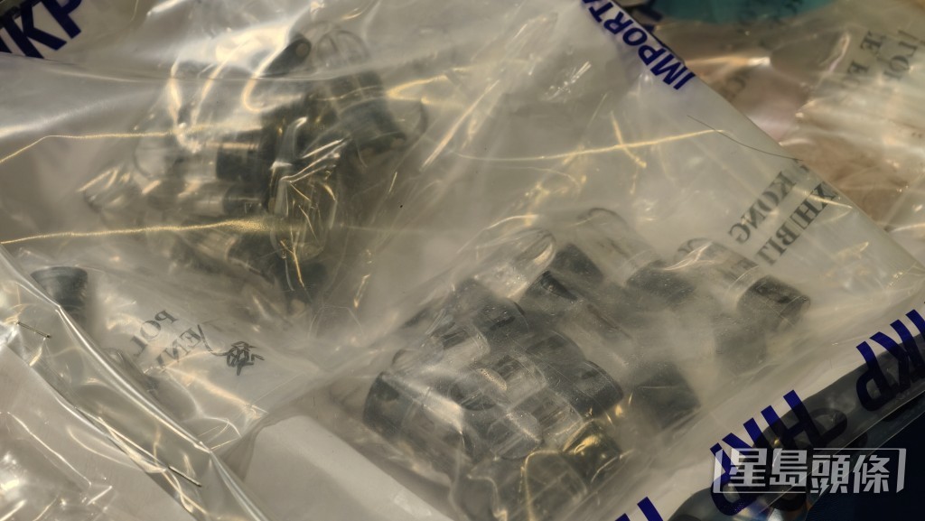 警方檢獲大批毒品煙彈。