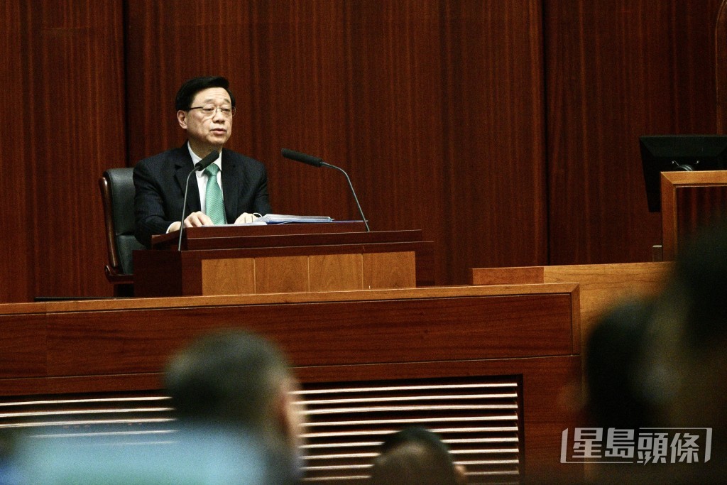 立法會會議，行政長官發表施政報告。盧江球攝