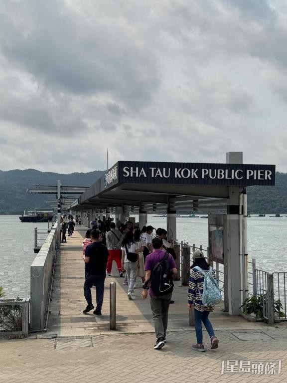 「毋忘爱」与宏福苑罹难者家属同游荔枝窝，减低身心压力。 受访者提供