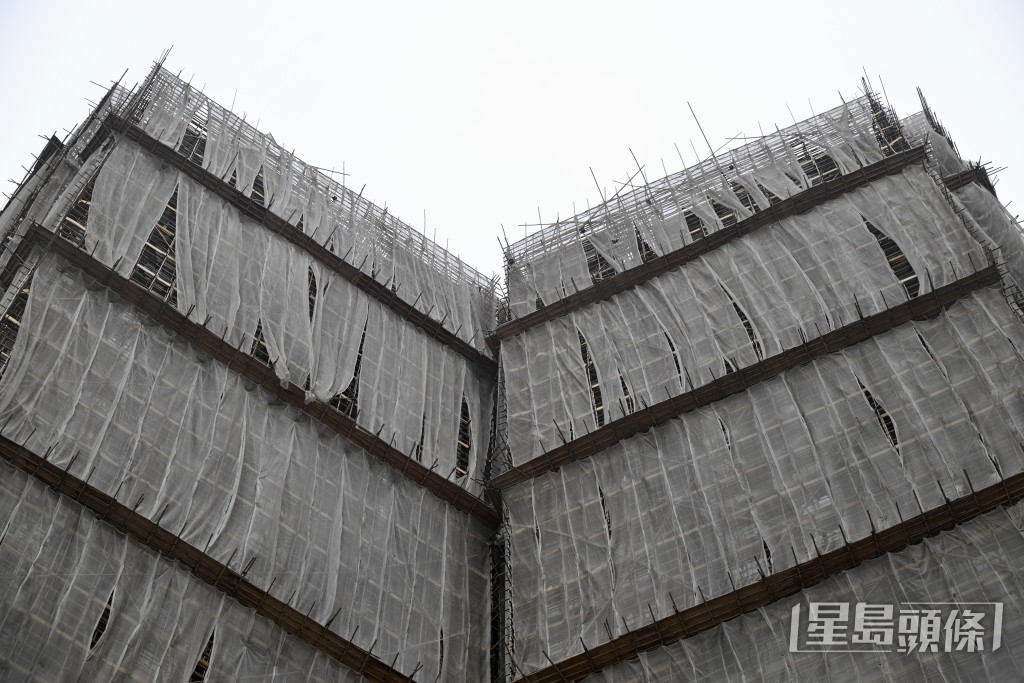 柴灣峰華邨維修工程被發現證書懷疑做假,涉虛假文書。 柴灣峰華邨維修工程被發現證書懷疑做假,涉虛假文書。