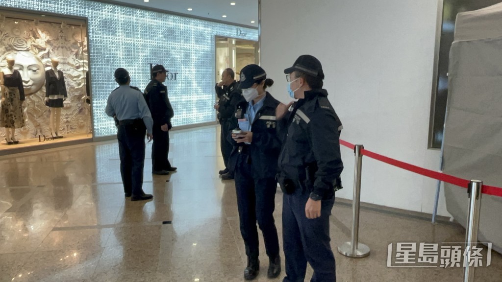 警員到場調查。楊偉亨攝 警員到場調查。楊偉亨攝