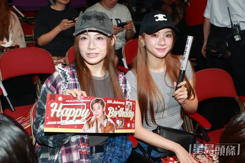 Lolly Talk成員Sinnie吳倩怡(左起)、「阿蛋」黃詠霖。 Lolly Talk成員Sinnie吳倩怡(左起)、「阿蛋」黃詠霖。
