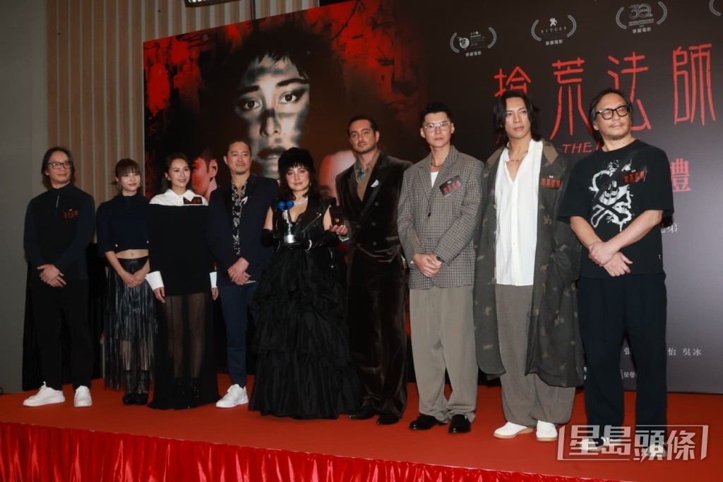 何超返港首映似返屋企。 何超返港首映似返屋企。