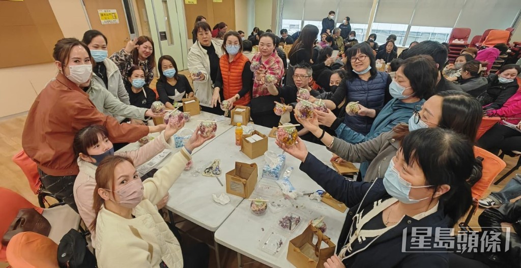 「譚仔姐姐」參與升級再造計劃下的香薰蠟燭工作坊。 「譚仔姐姐」參與升級再造計劃下的香薰蠟燭工作坊。