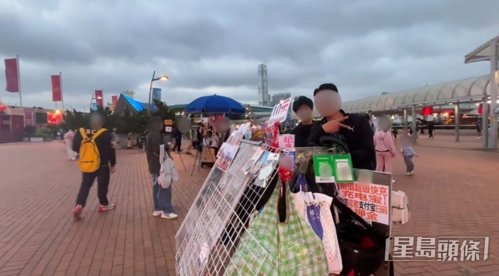 中環摩天輪附近有攝影服務攤檔。 小紅書 中環摩天輪附近有攝影服務攤檔。 小紅書