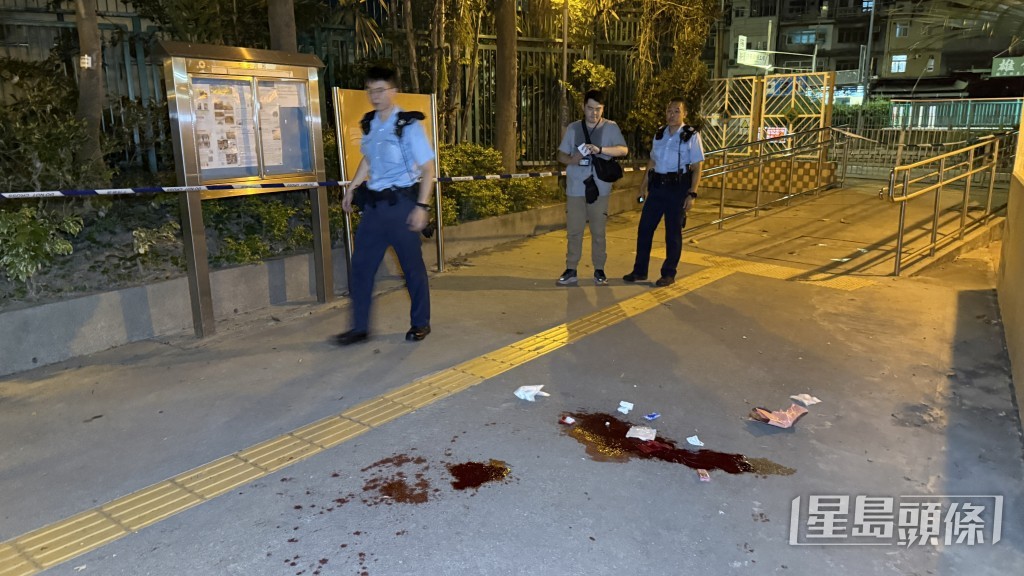 事發現場血跡斑斑。蔡楚輝攝 事發現場血跡斑斑。蔡楚輝攝