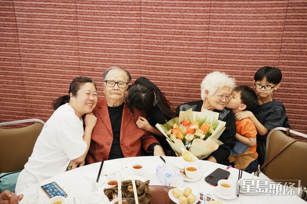 楊太指今年母親節節氣氛濃厚,人流很旺。汪旭峰攝 楊太指今年母親節節氣氛濃厚,人流很旺。汪旭峰攝