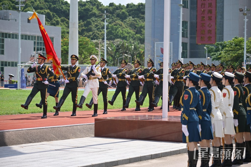 軍樂隊列表演與槍械儀仗表演。 軍樂隊列表演與槍械儀仗表演。