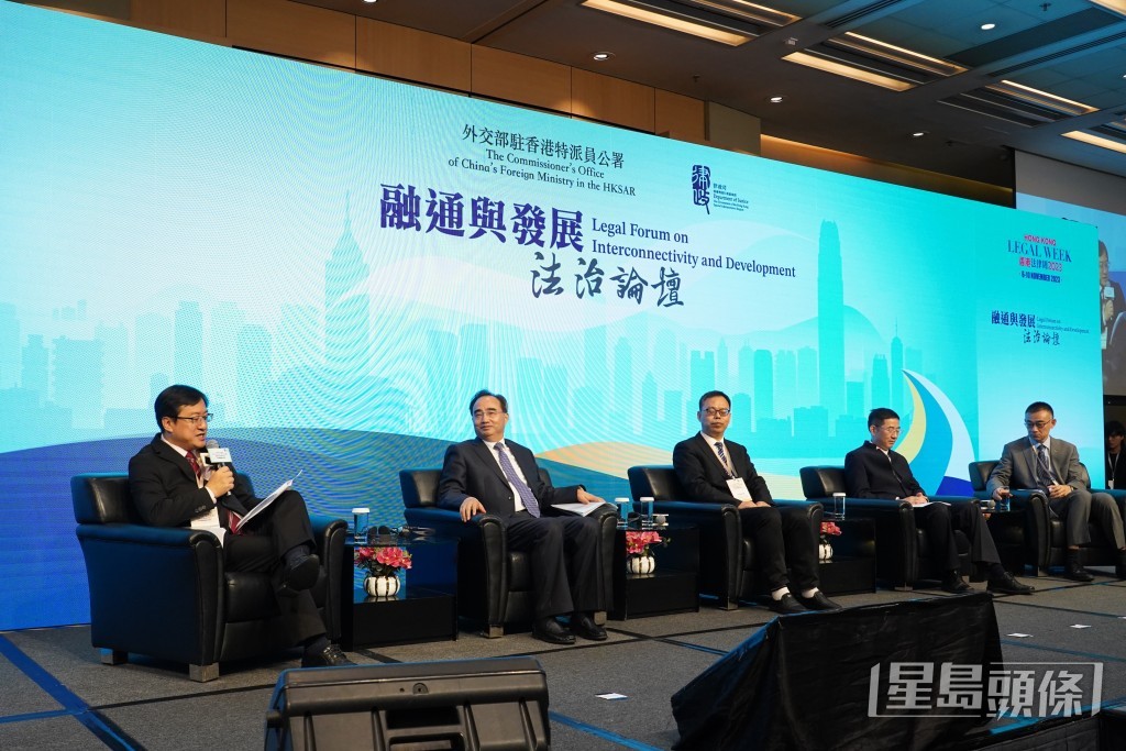 第一场专题研讨会由香港律师会会长陈泽铭主持。叶伟豪摄