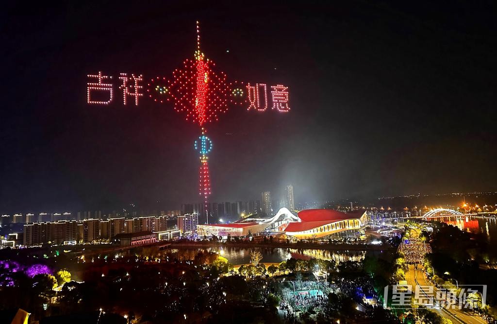 農曆新年期間,浙江上空有無人機表演。 農曆新年期間,浙江上空有無人機表演。