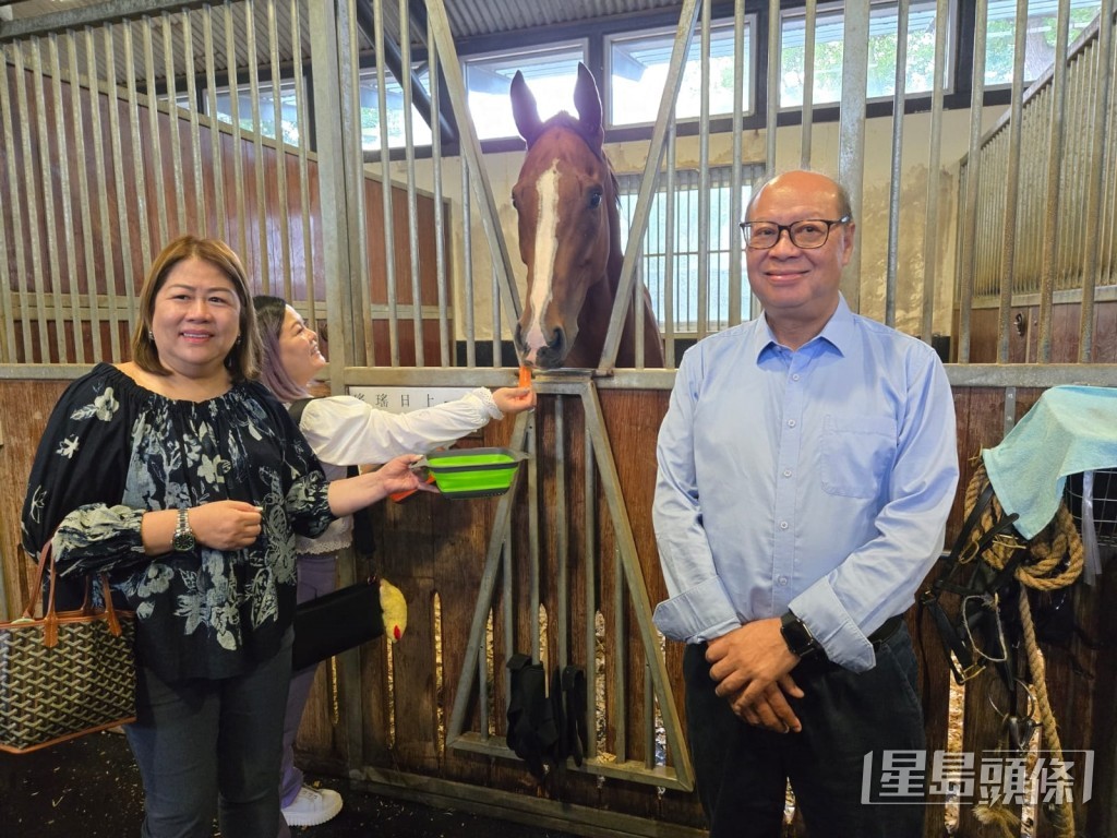 「日上」系馬主姜炳輝和其太太。