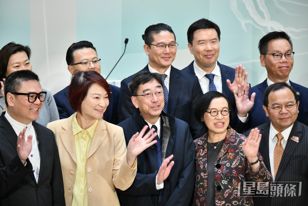 立法會主席李慧琼、前食衞局局長高永文、陳肇始等到場支持。