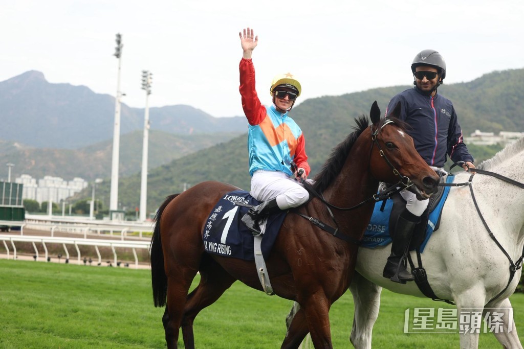 「嘉应高升」在潘顿胯下收缰轻松胜出香港短途锦标。