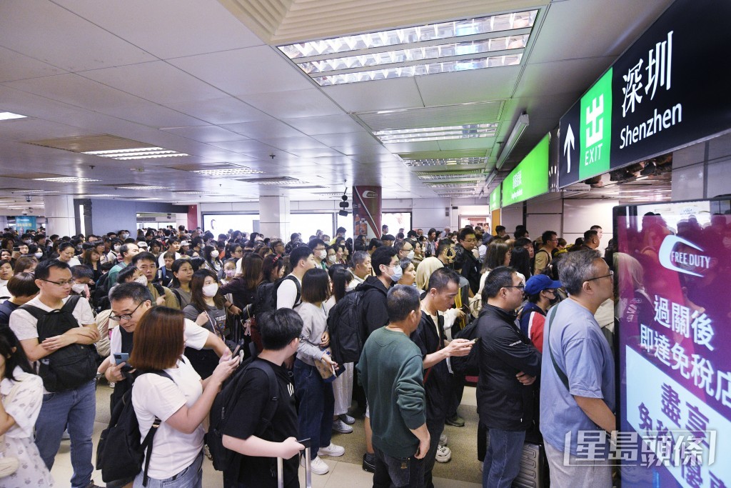 不少市民趁復活節假期出行遊玩。陳浩元攝 不少市民趁復活節假期出行遊玩。陳浩元攝