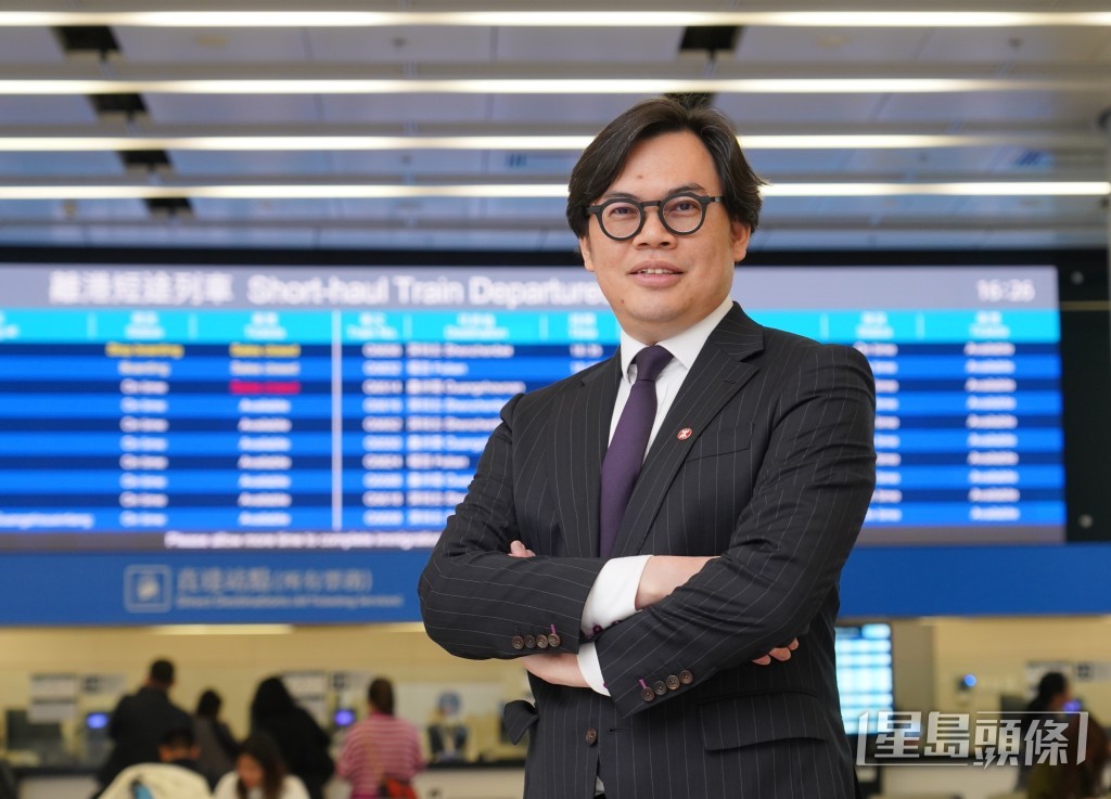 港鐵公司過境鐵路總管王家明形容「去年是高鐵碩果豐收的一年」。 港鐵公司過境鐵路總管王家明形容「去年是高鐵碩果豐收的一年」。