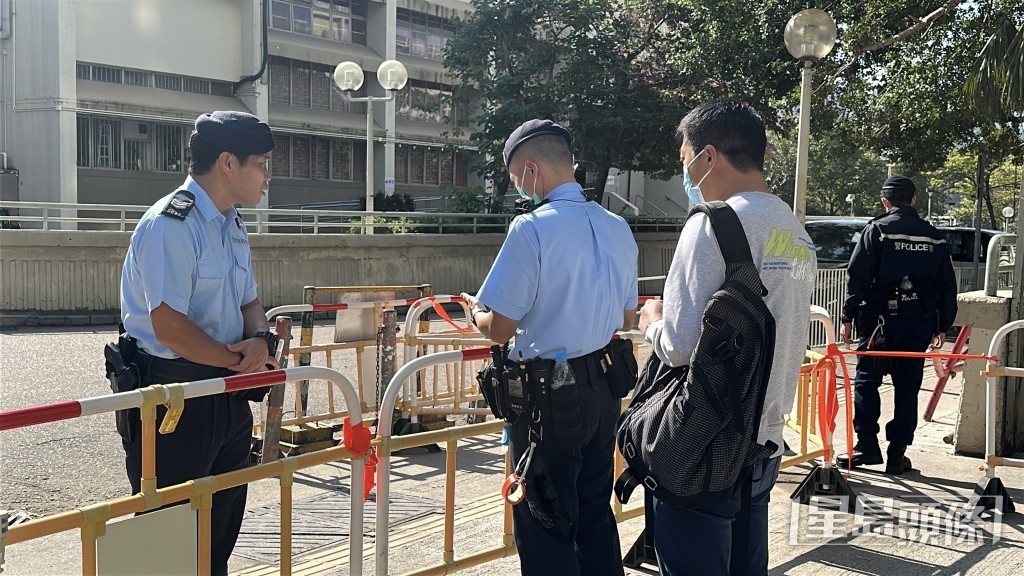 家屬到廣福社區會堂進行DNA採樣。劉漢權攝