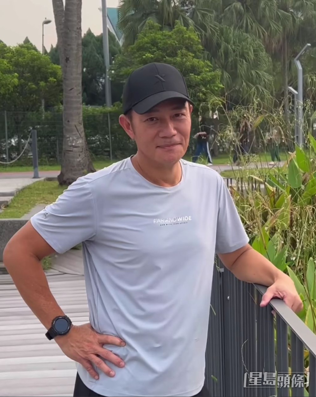 fit爆辉哥在大马开工期间不忘运动。