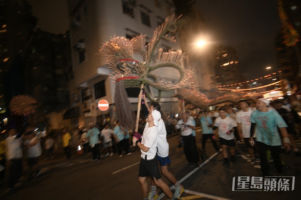 火龍會穿梭大坑的大街小巷。