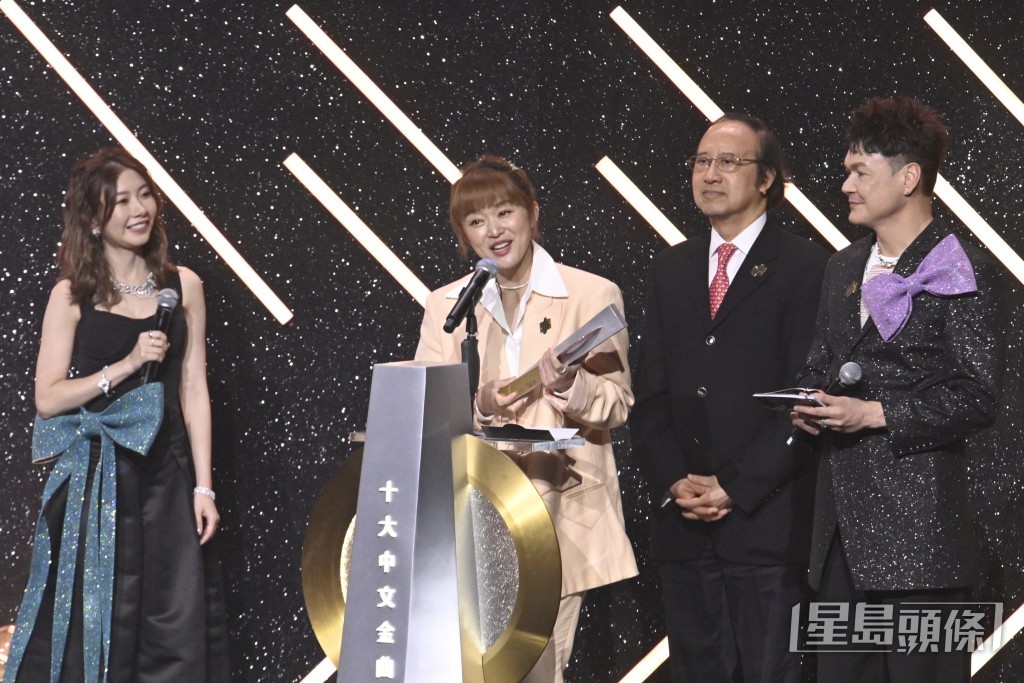頒發「CASH最佳創作歌手獎」，由馮允謙、AGA、陳明憙分別獲得金、銀、銅獎，不過AGA未有出席。
