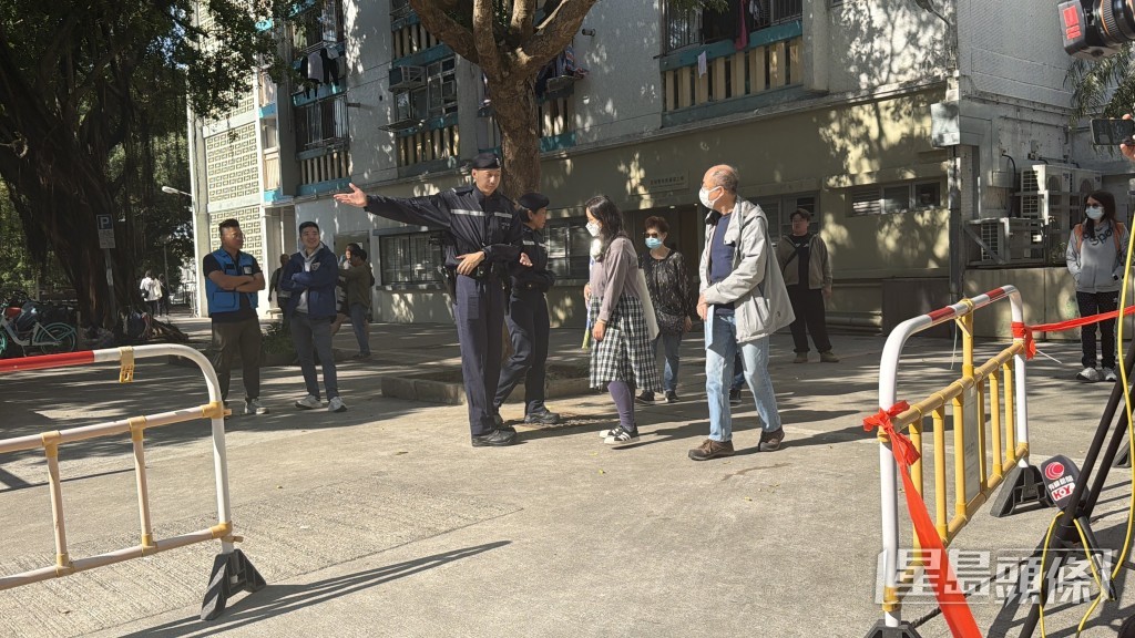 今早有失聯者及未能辨認遺體家屬到社區會堂作DNA採樣安排。梁國峰攝 今早有失聯者及未能辨認遺體家屬到社區會堂作DNA採樣安排。梁國峰攝